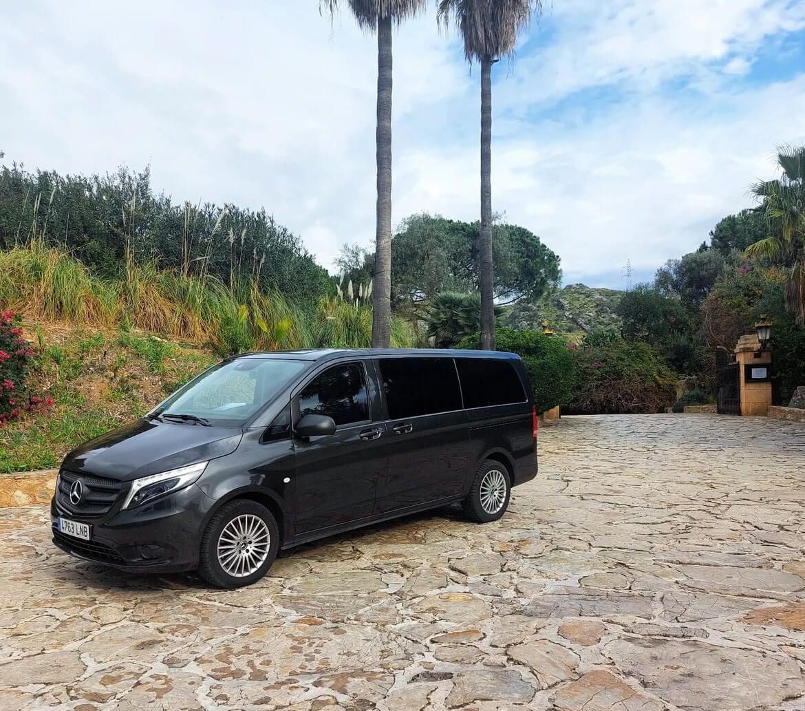 Mercedes Vito for personalized transportation service in Mallorca, tailored to the specific needs of the customer.